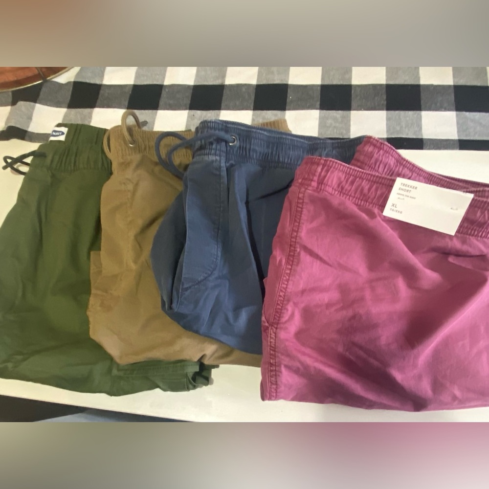Mens XL American Eagle and Old Navy Shorts